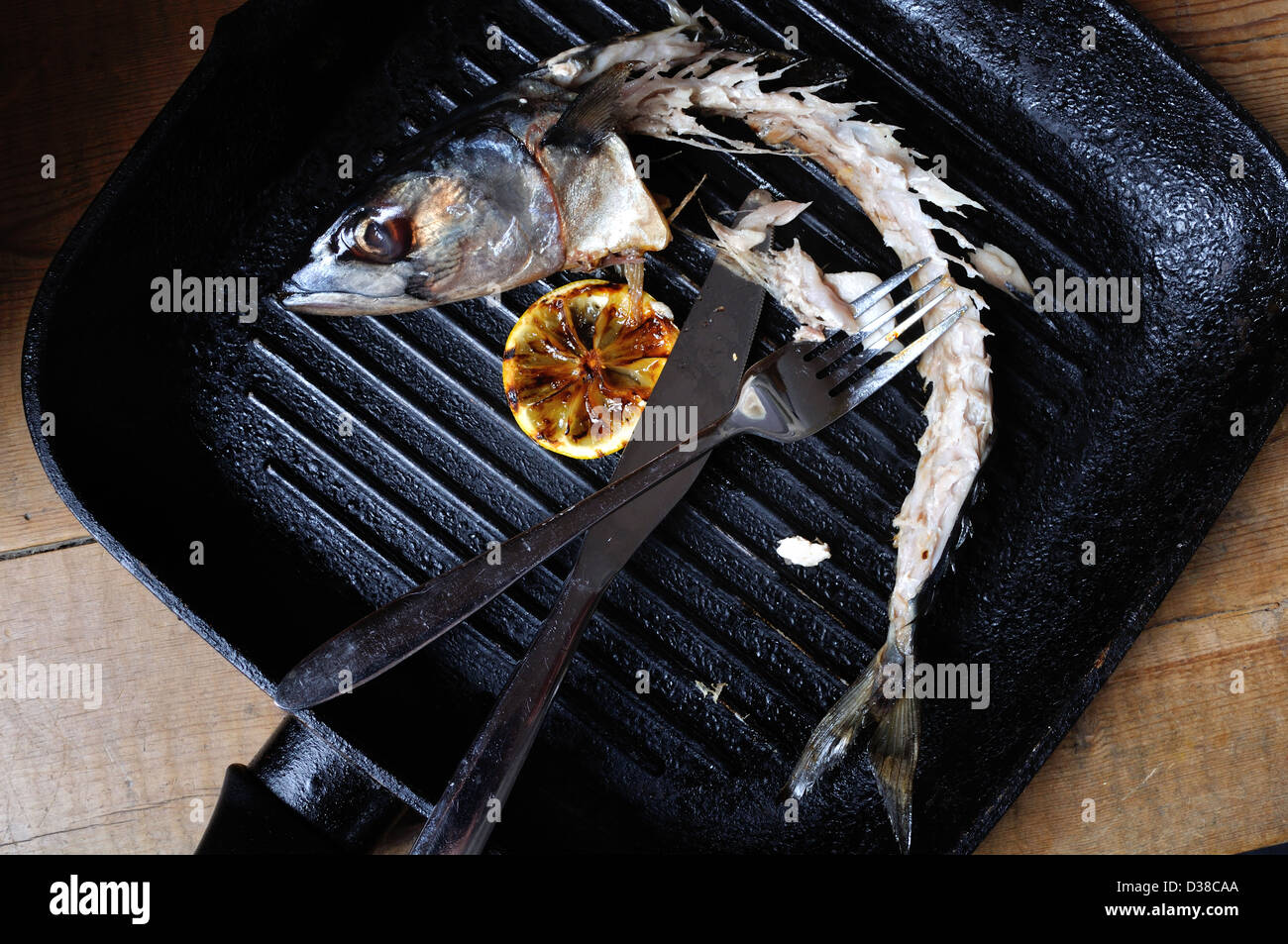 Fried fish bones hires stock photography and images Alamy