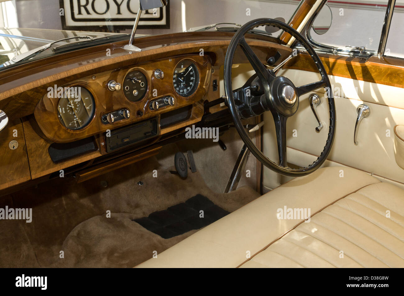 Rolls royce interior hi-res stock photography and images - Alamy