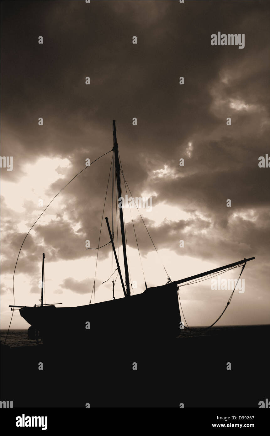 Boat in silhouette hi-res stock photography and images - Alamy