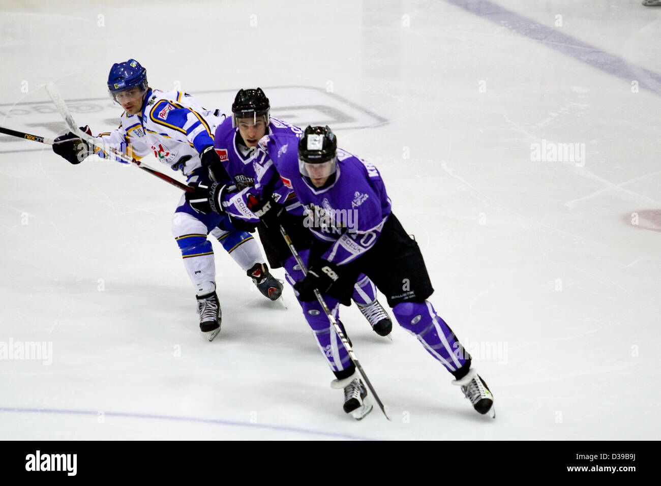 Glasgow, Scotland, UK. 13th February 2013. Elite Ice Hockey League Braehead Clan v Hull Stingrays Braehead Arena.  Clan win 4-1. Credit:  ALAN OLIVER / Alamy Live News Stock Photo