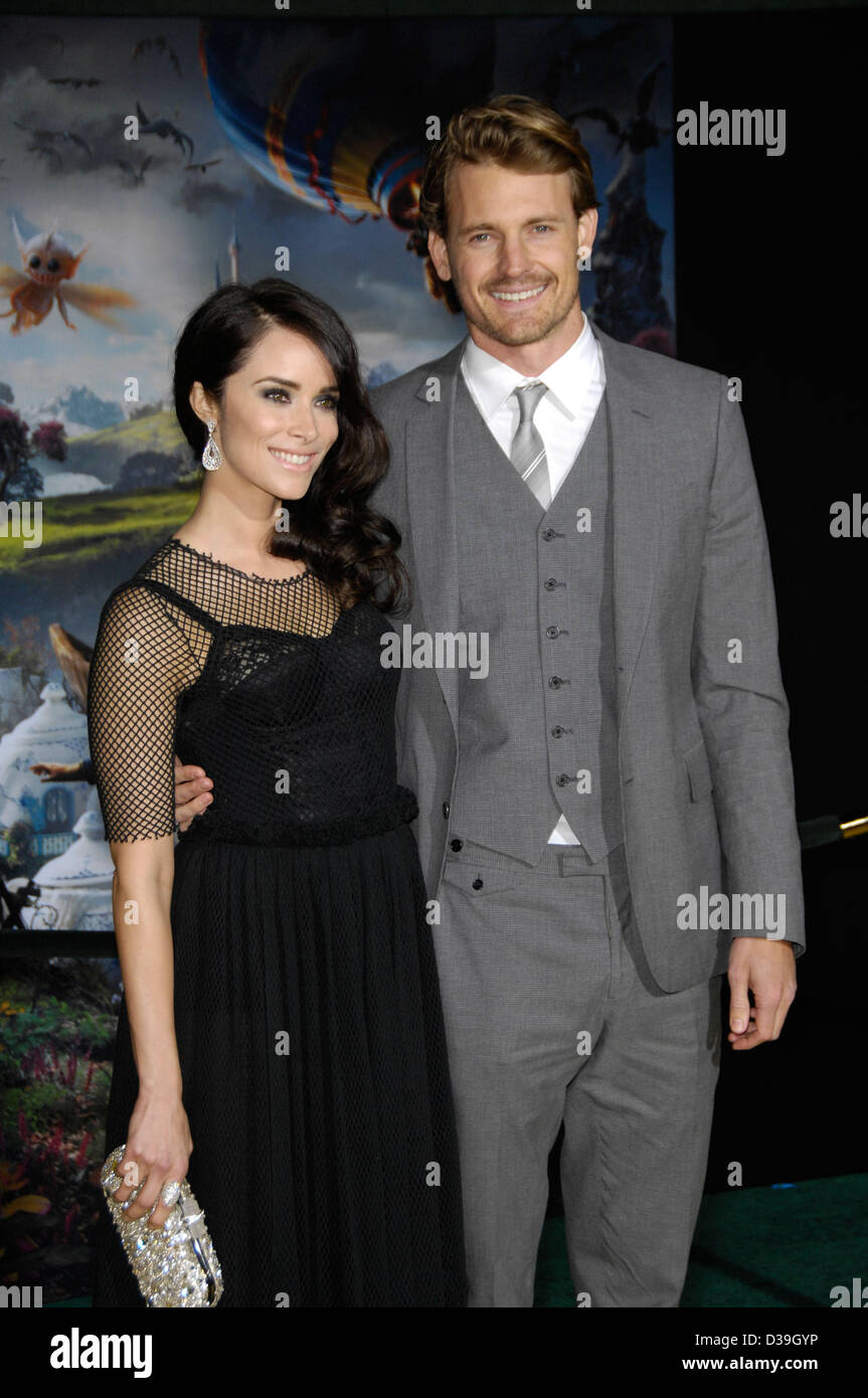 Hollywood, California, USA. 13th February 2013.  Abigail Spencer and Josh Pence during the premiere of the new movie from Walt Disney Pictures OZ THE GREAT AND POWERFUL, held at the El Capitan Theatre, on February 13, 2013, in Los Angeles.(Credit Image: Credit:  Michael Germana/Globe Photos/ZUMAPRESS.com/Alamy Live News) Stock Photo