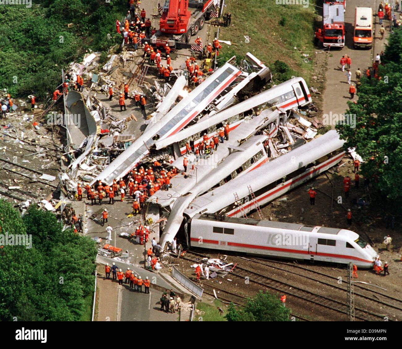 (dpa files) - Aerial view of the crash site of a German high speed train ICE in Eschede, Northern Germany, 3 June 1998. Hundreds of rescue workers are trying to give first aid to the victims. 101 people were killed in the second worst train crash in postwar Germany when the ICE passenger train crash Stock Photo