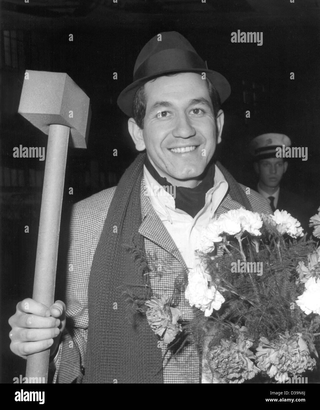 dpa) - American latin pop singer Trini Lopez, who became world famous with  songs like 'If I Had A Hammer' and 'Lemon Tree', poses with a hammer at his  arrival in Berlin,