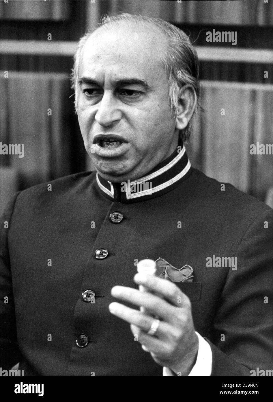 (dpa) - Zulfikar Ali Bhutto, Pakistani Prime Minister, on his state visit in Bonn/Germany, 20 February 1976. Bhutto came to power after the elections in West Pakistan in 1970 (East Pakistan then became Bangladesh) and ruled the country successfully until 1977. In March 1977 he was accused of electio Stock Photo