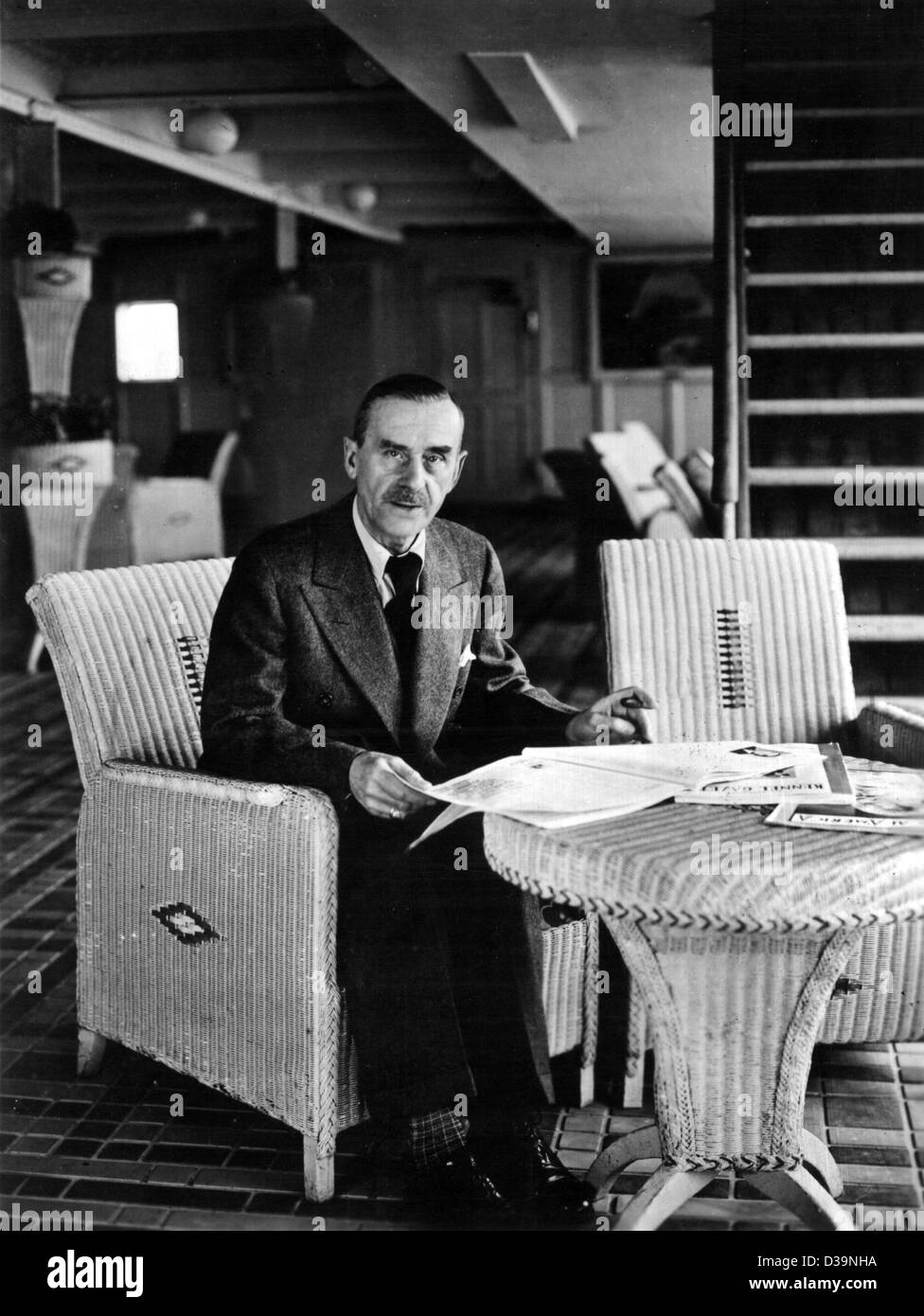 (dpa) - German author and Noble Prize winner Thomas Mann, photographed in the USA in 1947. As a critic of the Nazi regime he emigrated to Switzerland in 1933 and later to the USA where he adopted the American citizienship in 1944. His most important works are 'Buddenbrooks' (1901), 'Death in Venice' Stock Photo