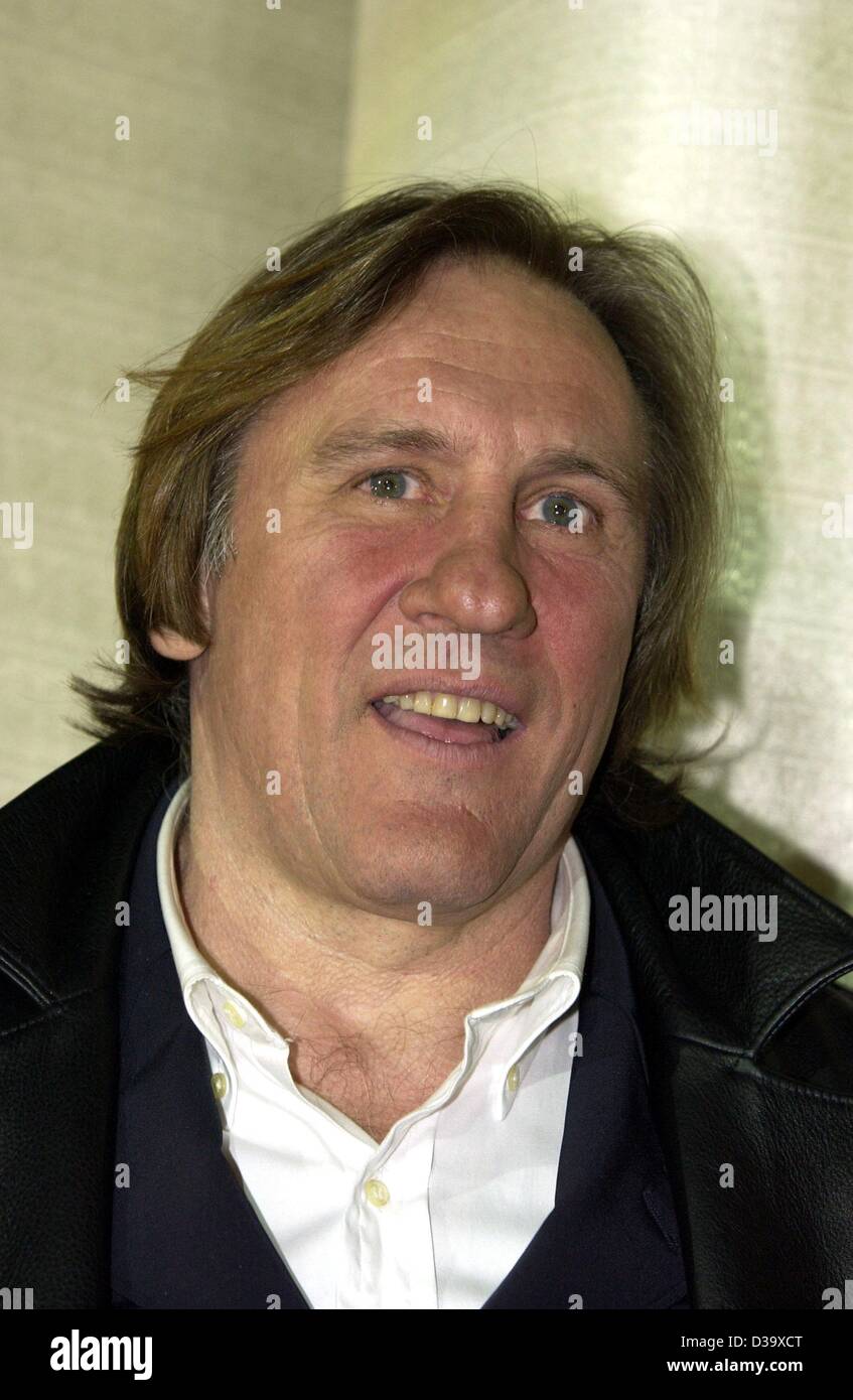 (dpa) - French actor Gerard Depardieu at the German first night screening of his new film 'Asterix & Obelix - Mission Cleopatra' in Hamburg, 1.3.2002. 53-year-old Depardieu who stars again as Obelix said the two of them have much in common: Both love to eat, love people and love to play with them. Stock Photo