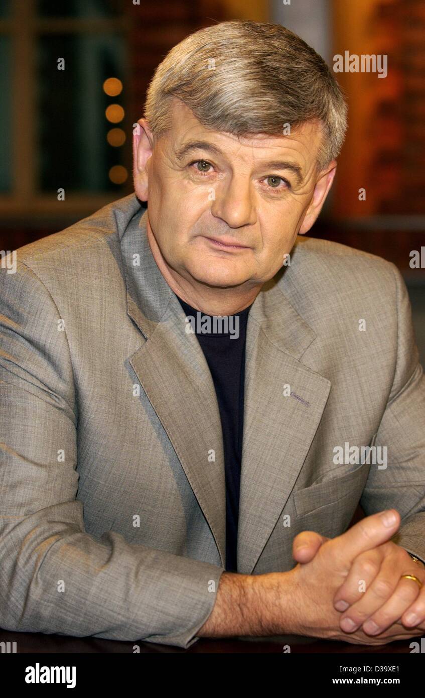 (dpa) Joschka Fischer, German Foreign Minister, pictured in Hamburg, 10 ...