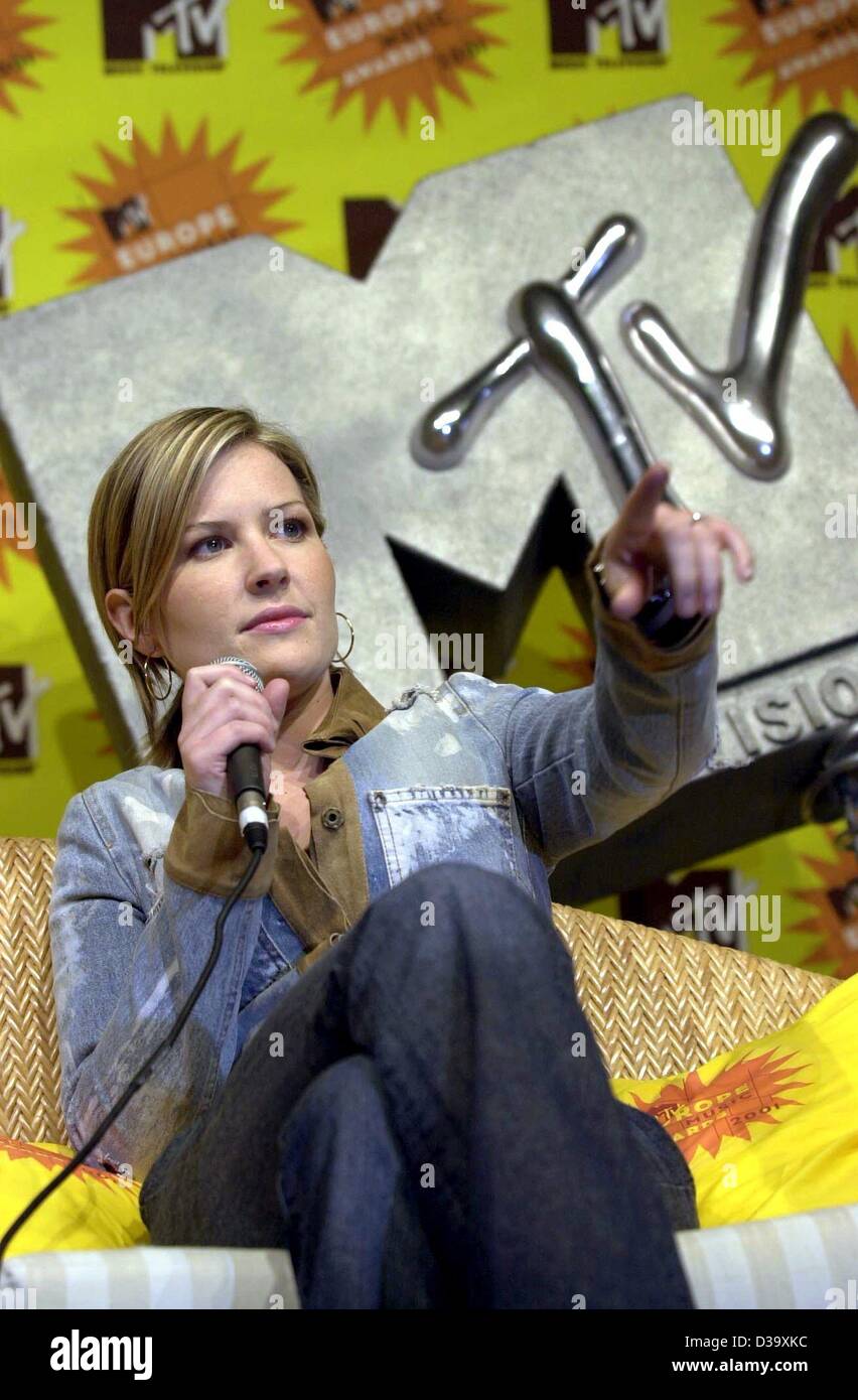 British popstar Dido, pictured at a press conference on November 11,2001 in Frankfurt/Germany. Dido ist nominated as Best Female Singer for MTV Europe Music Awards taking place in Frankfurt on November 8. Stock Photo