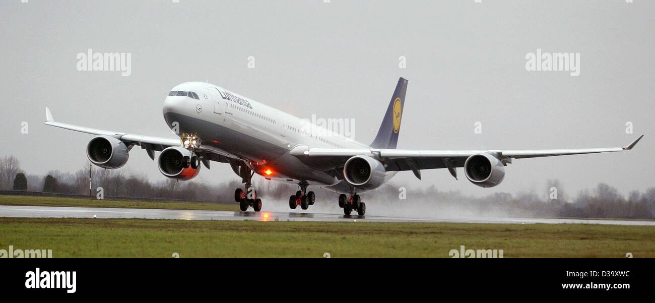 (dpa) - An Airbus A340-600 takes off for a test flight from the airport in Soellingen-Rheinmuenster, Germany, 28 November 2003. With 75.30 metres the plane is the longest passenger aircraft which was ever built. Stock Photo
