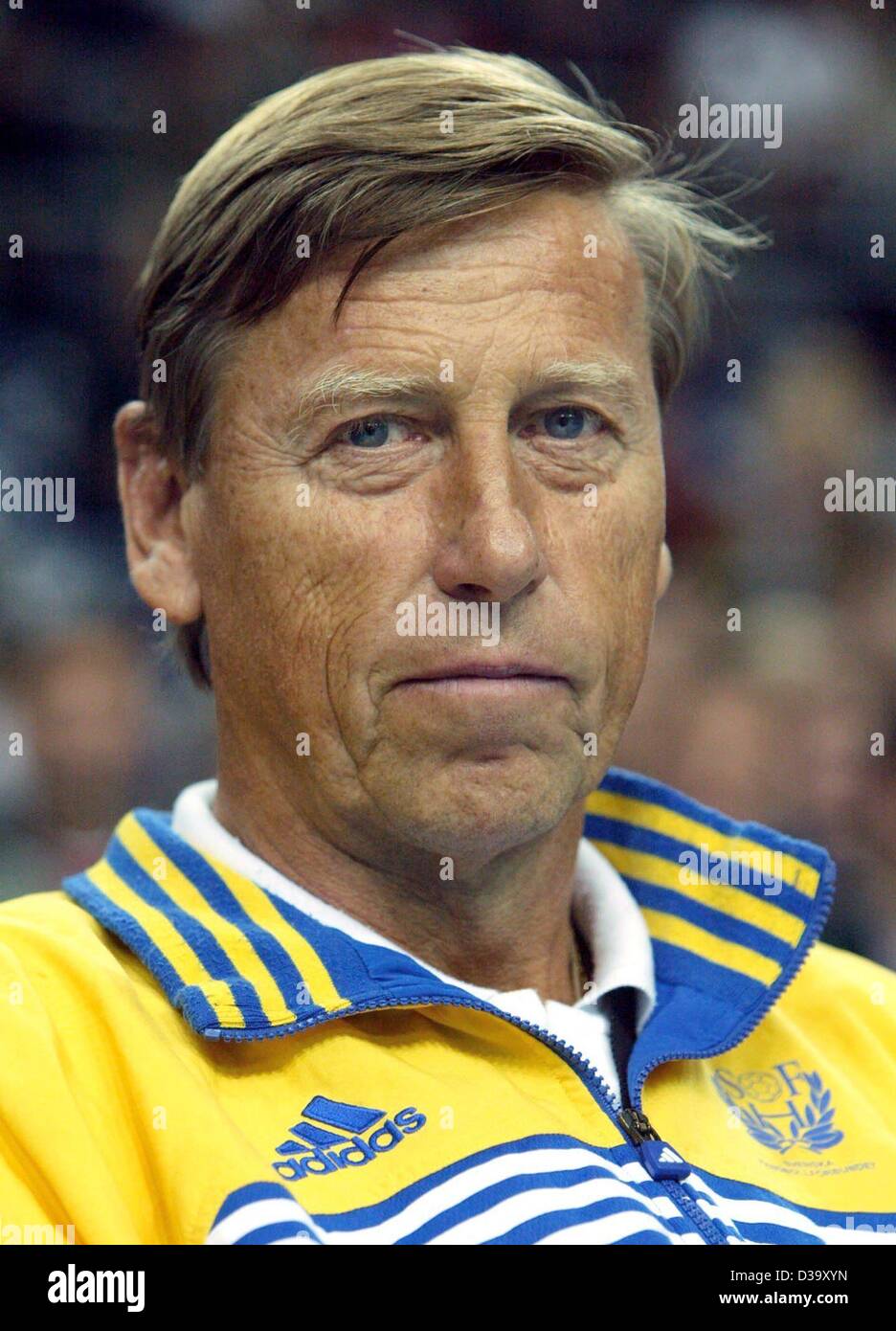 Sports spo handball team people coach swedish serious germany hi-res ...