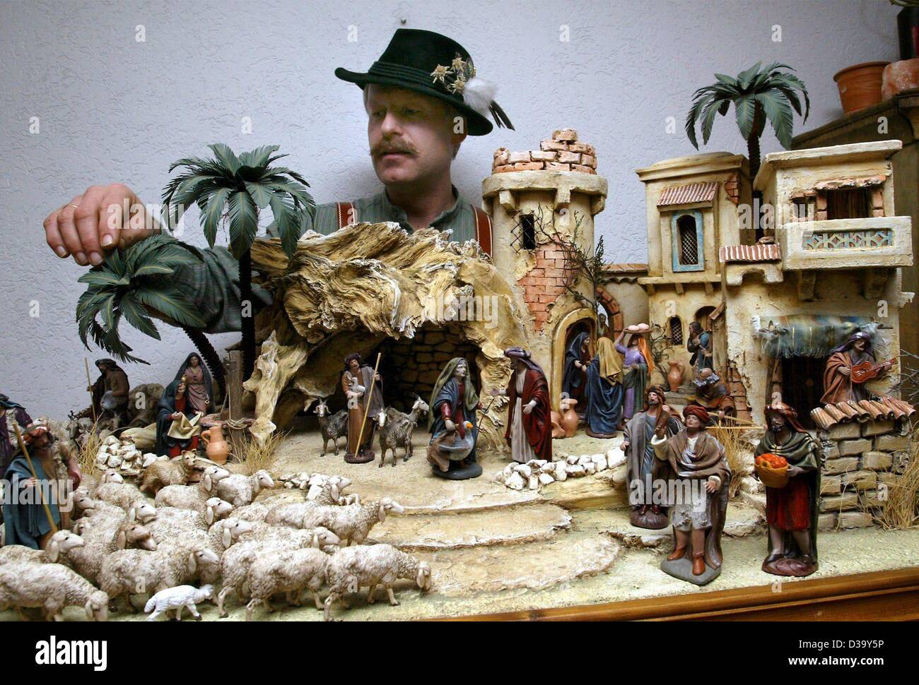 (dpa) Adalbert Hartmannsgruber clad in traditional Bavarian clothing