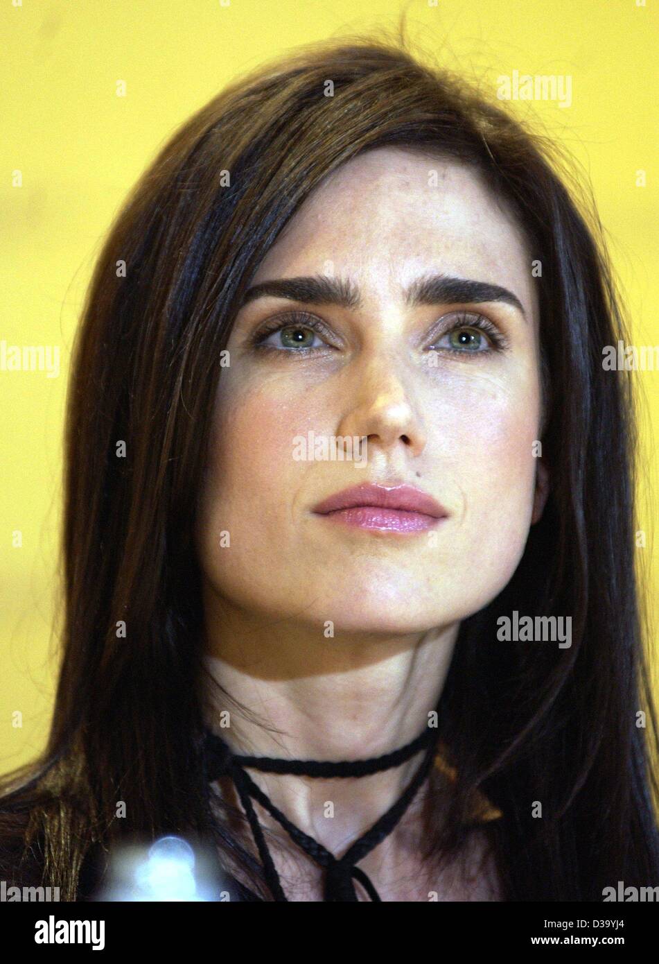 (dpa) - Berlinale: US Actress Jennifer Connelly presents her new film 'A Beautiful Mind' at the 52. International Film Festival in Berlin, 12.2.2002. The movie is shown at the Berlinale but not as part of the competition to win a trophy. Stock Photo