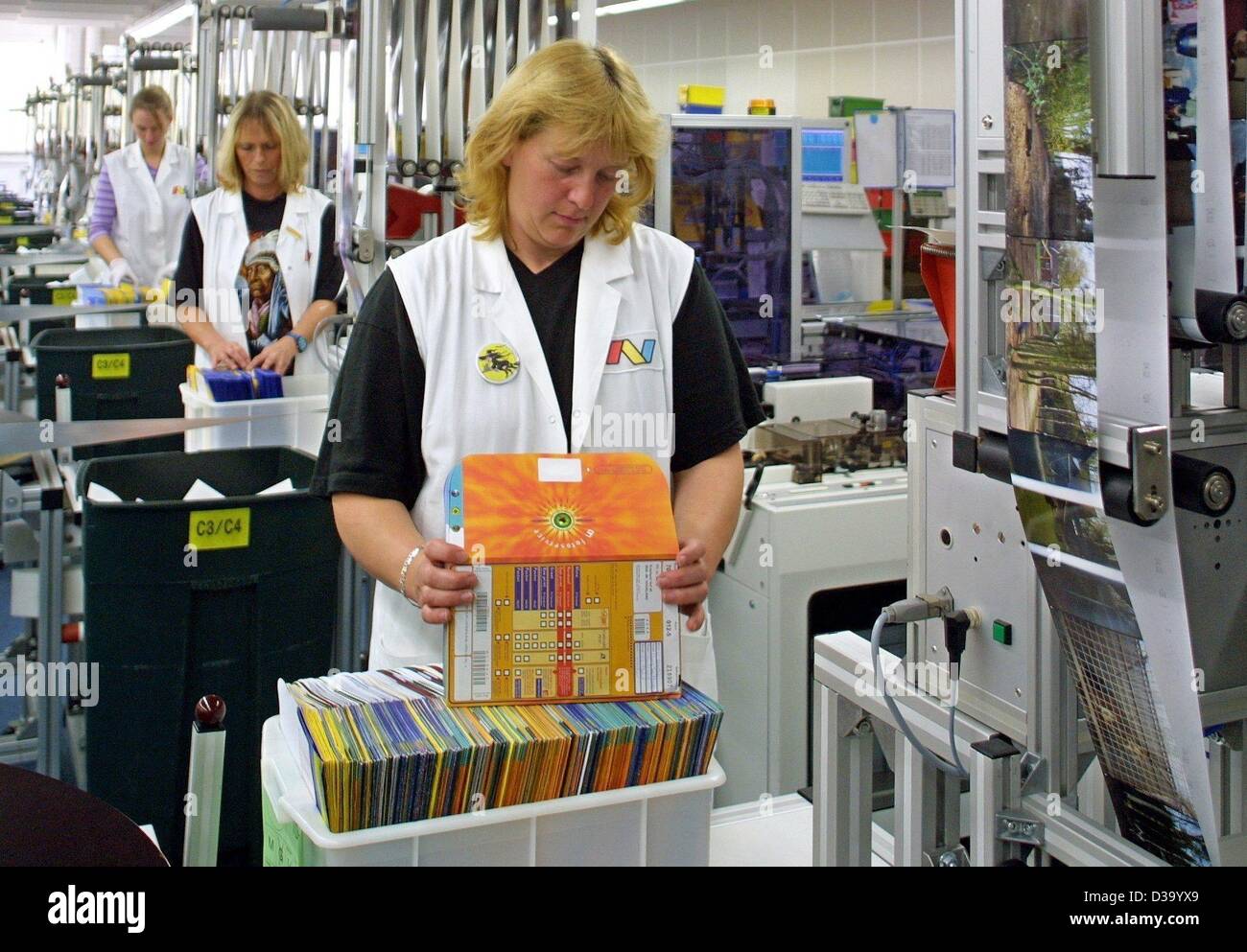 Dpa Employers Of The German Photo Processor Cewe Color In Stock Photo Alamy