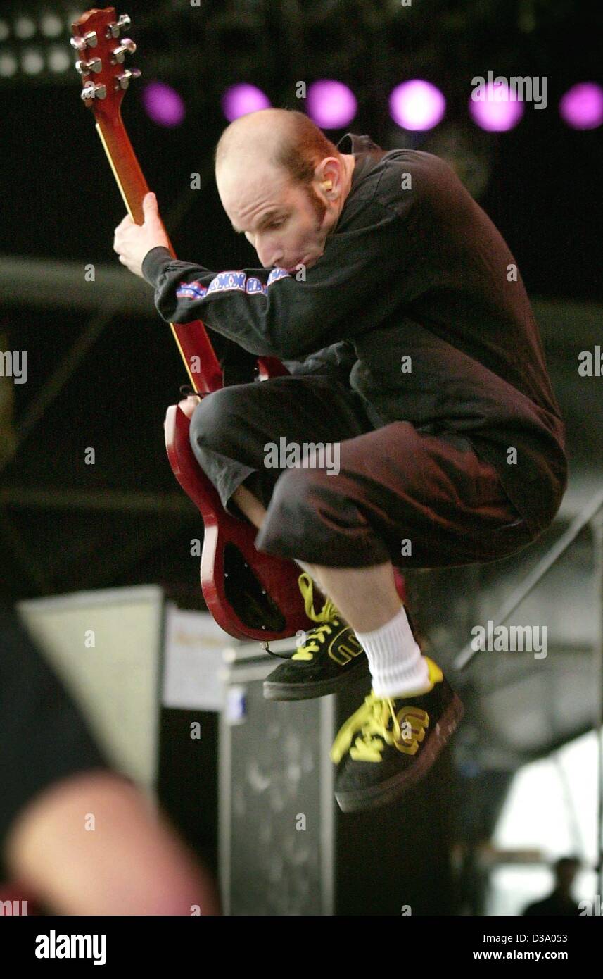 (dpa) - Greg Hetson, singer of the US band 'Bad Religion', is jumping high on the stage during his performance at the open air festival 'Rock am Ring' on the Nuerburgring in Germany, 19 May 2002. About 40000 people came to attend the two-day concert featuring artists of rock, pop and alternative mus Stock Photo