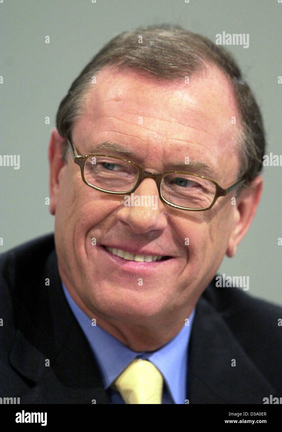 (dpa) - Juergen Schrempp, CEO of the German-American automobile group DaimlerChrysler, smiles as he speaks about the prospects of the company at the Mercedes factory in Sindelfingen, Germany, 20 February 2002. Stock Photo