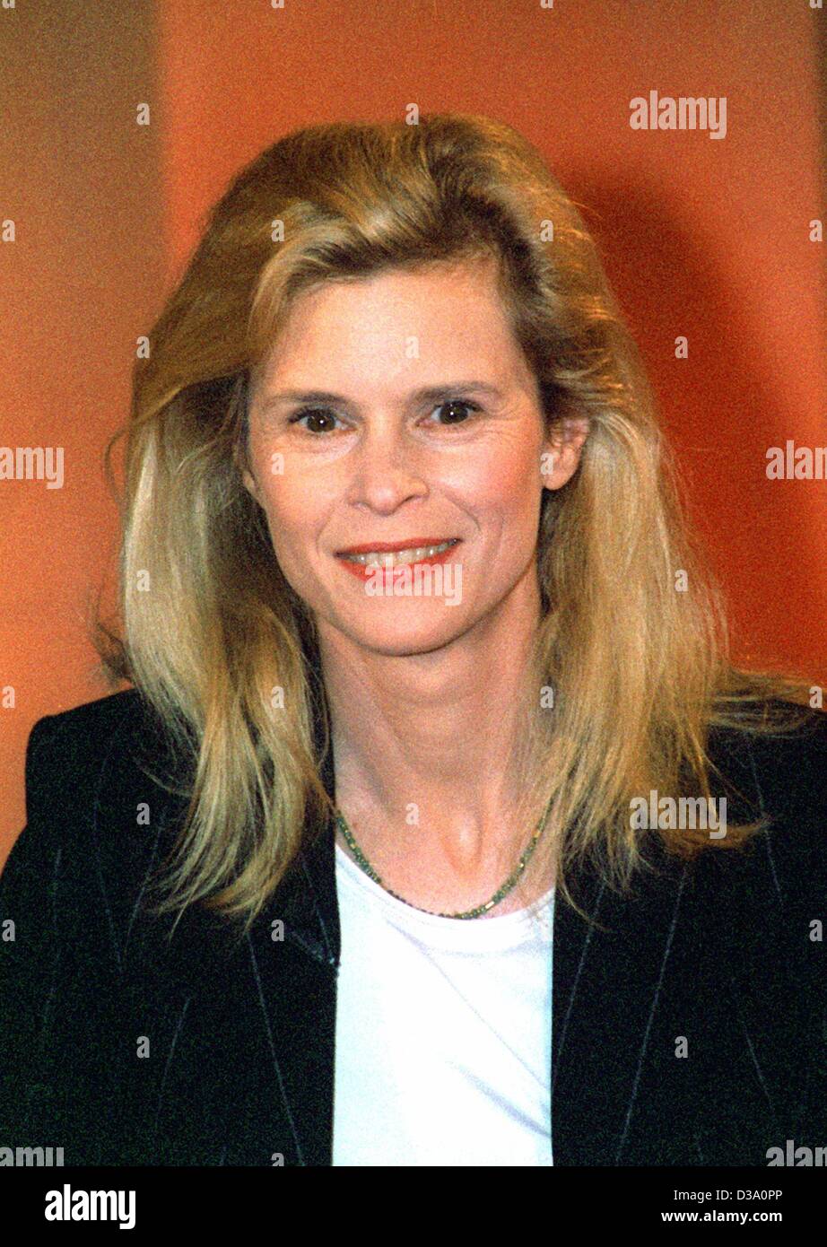 (dpa) - US actress Leslie Malton, pictured in Cologne, Germany, 22 April 2002. Stock Photo