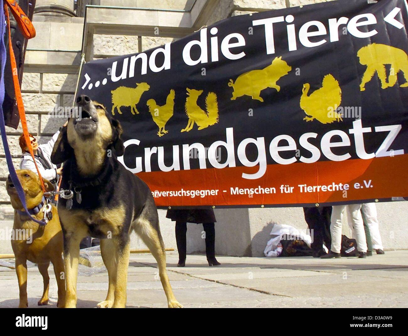 (dpa) - Two dogs are barking in front of a a banner saying '... und die Tiere ins Grundgesetz' (... and animals to the constitution) during a rally of the German Green Party against animal experiments in Berlin, 11 April 2002. As first country of the European Union, the German parliament decided to  Stock Photo