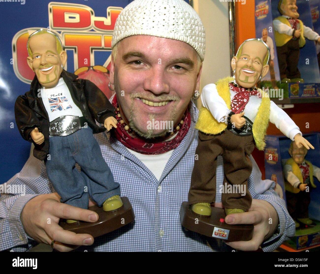 (dpa) - DJ Oetzi, Austrian pop singer, presents two DJ Oetzi doll versions, 'Anton aus Tirol' (Anton from Tyrol, R) and 'Hey Baby' (L), at the toy trade fair in Nuremberg, Germany, 30 January 2002. The singer with the civil name Gerry Friedle, who became famous with the song 'Anton aus Tirol', recen Stock Photo