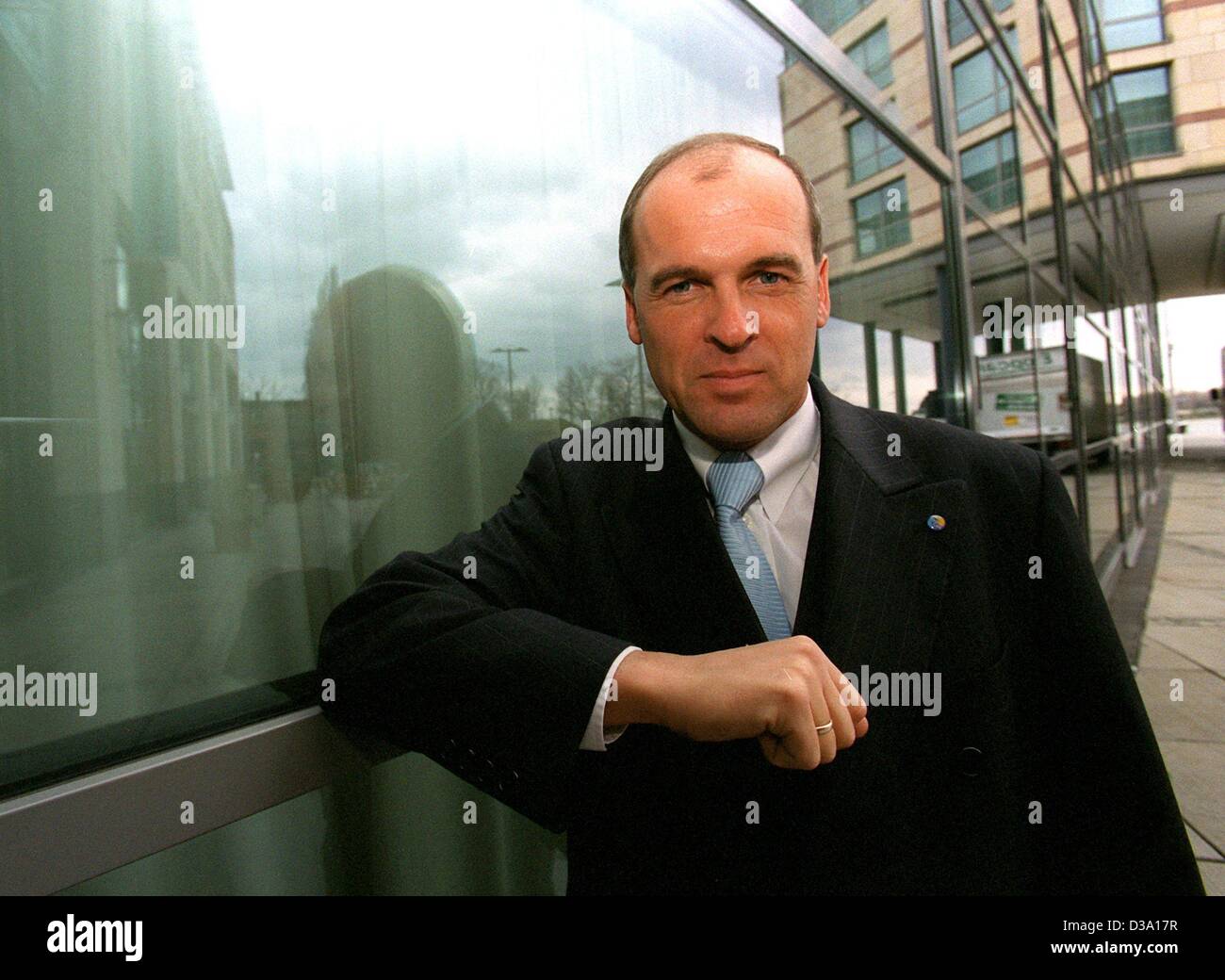 (dpa) - Stefan Pichler, CEO of tourism group 'Thomas Cook', pictured in Mainz, April 2002. Stock Photo