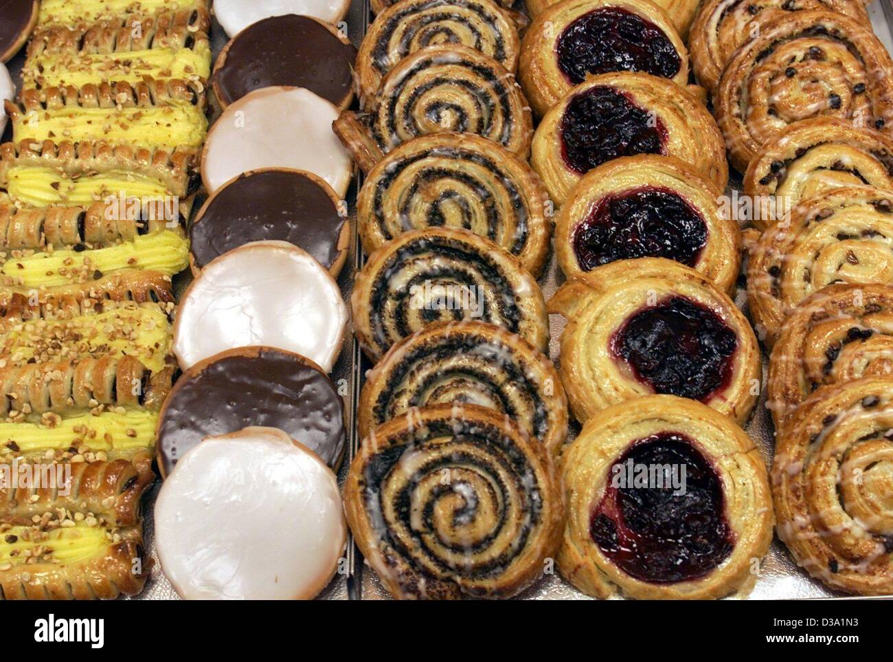 (dpa)  - Sweet pastries are at display in a Kamps bakery shop in Schwalmtal, Germany, 16 November 2000. Stock Photo