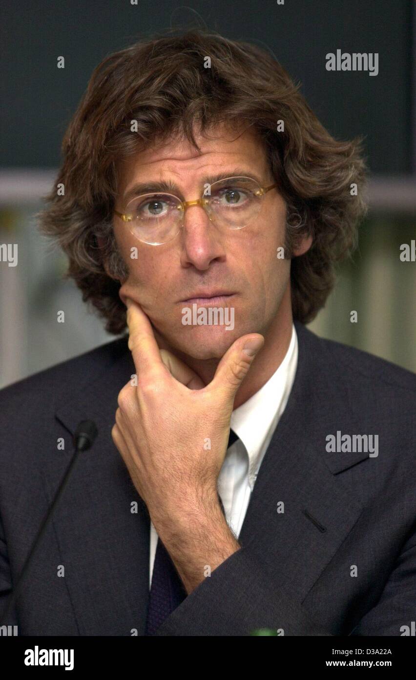 (dpa) - Guido Barilla, head of the Italian pasta producer Barilla, at a press conference in Frankfurt, 15 April 2002. The noodle company, which is celebrating its 125. anniversary in 2002, anounced its interest in taking over the German bakery chain Kamps. Stock Photo