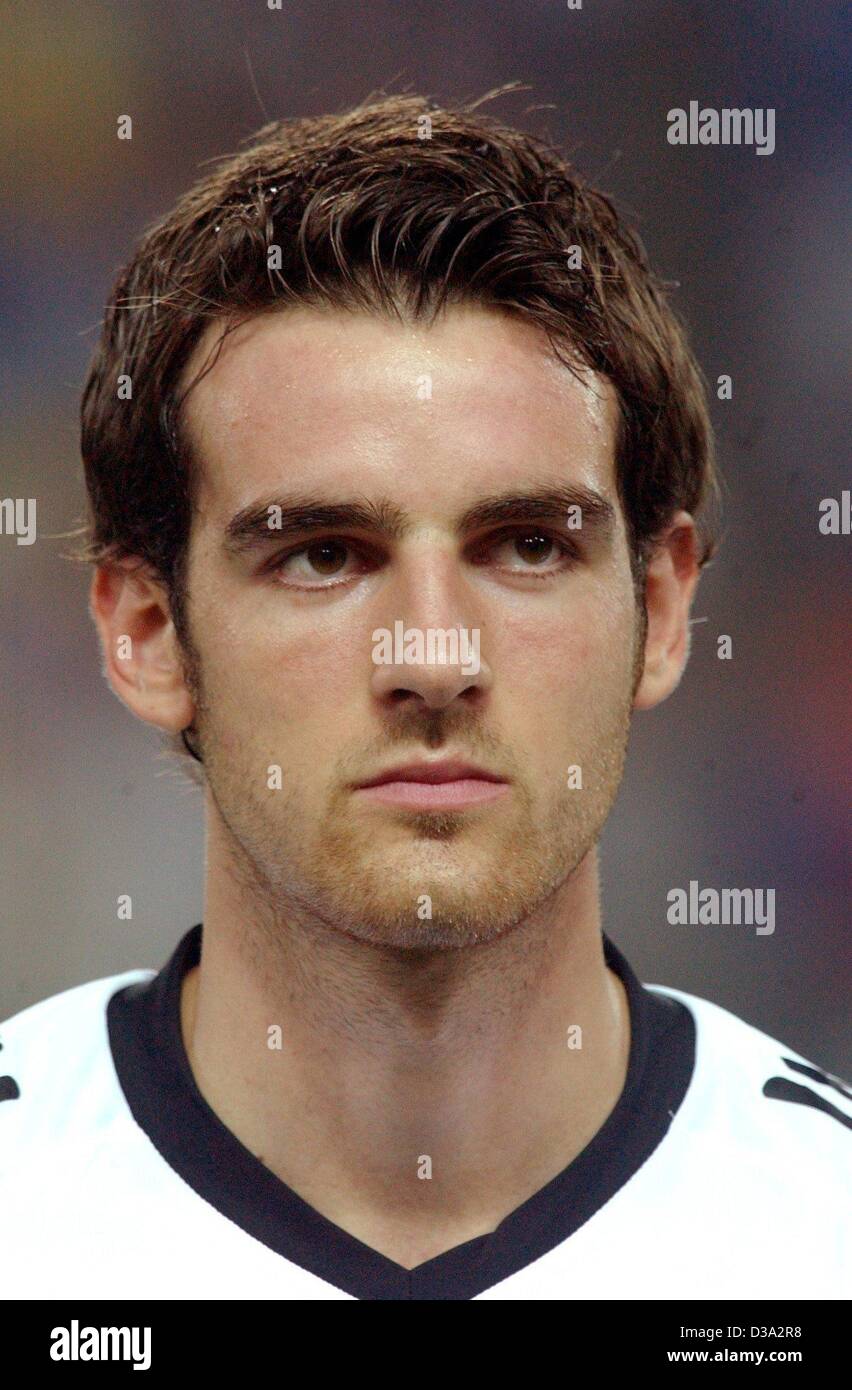 Dpa German Defender Christoph Metzelder Pictured Prior To The Stock Photo Alamy