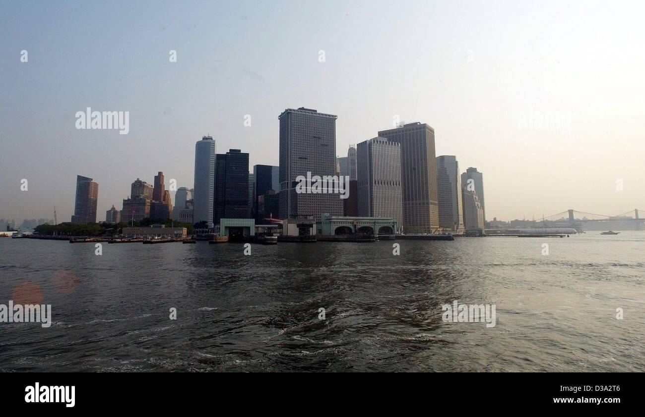 (dpa) - Skyline of New York, pictured 2 July 2002. Stock Photo