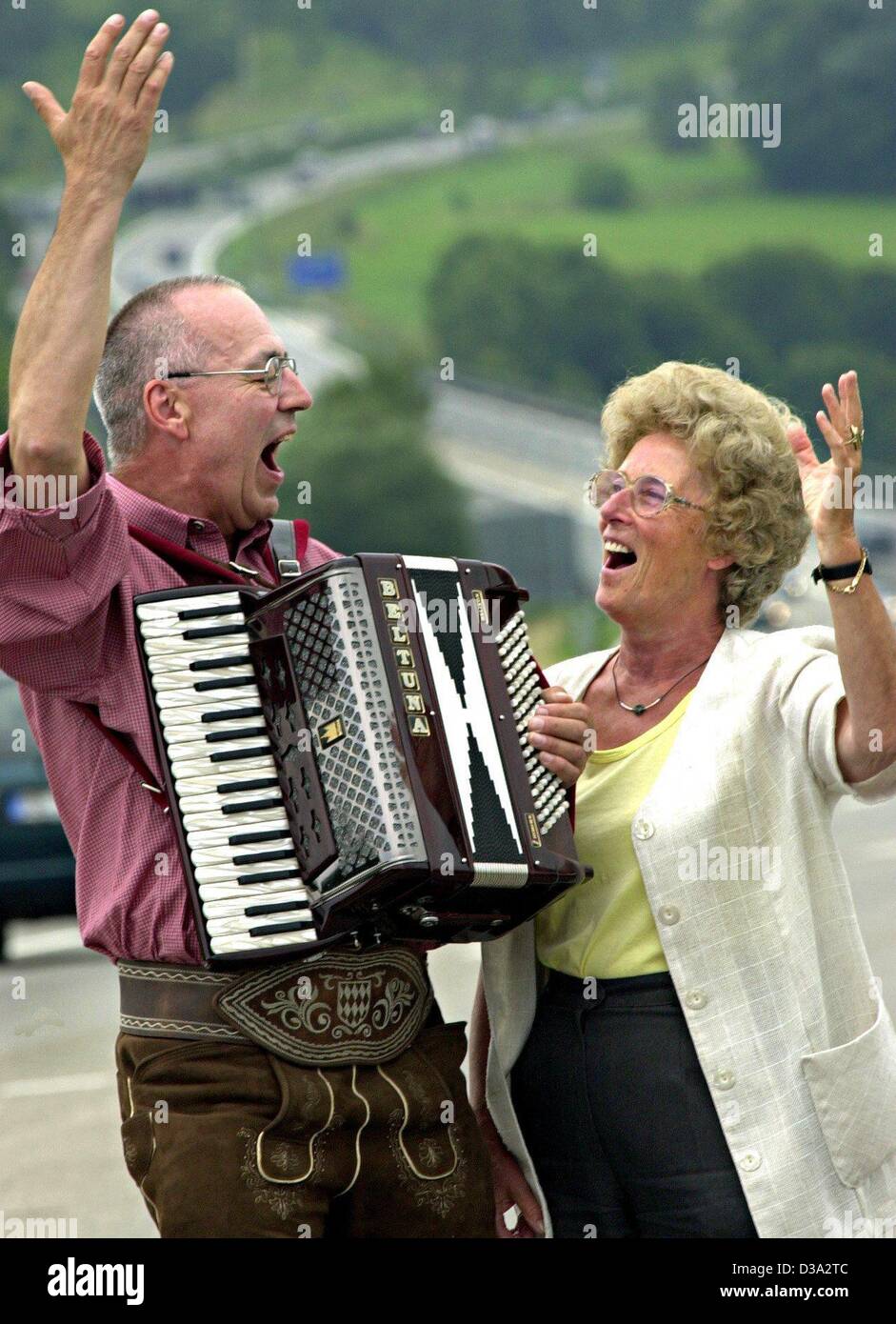 Human interest hum people singing accordion smiling gesture germany hi