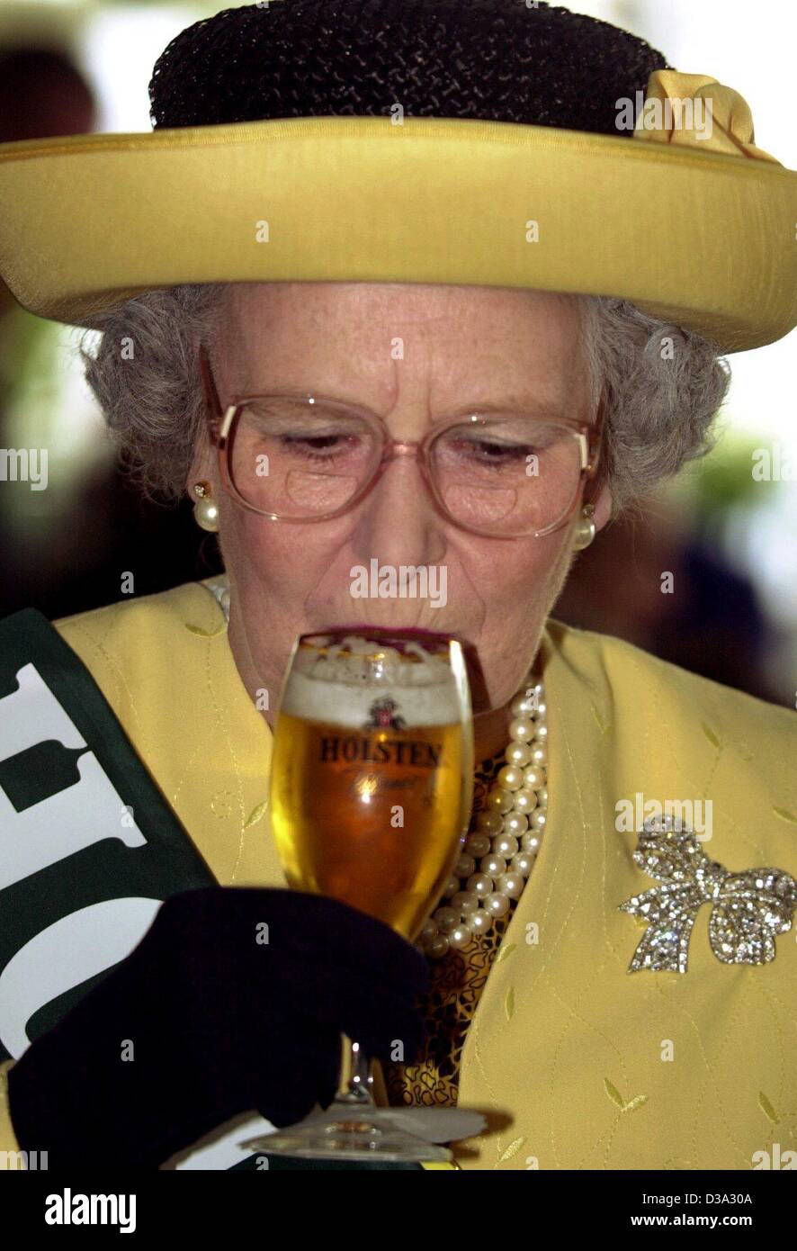 (dpa) - The Queen drinking in public? Elizabeth Richards, the famous double of Queen Elizabeth II was bewildering the spectators of an equestrian race in Hamburg, 2 July 2002. 'Was that the real Queen?' many asked, or remarked 'Oh, Lizzy is here, too." Stock Photo