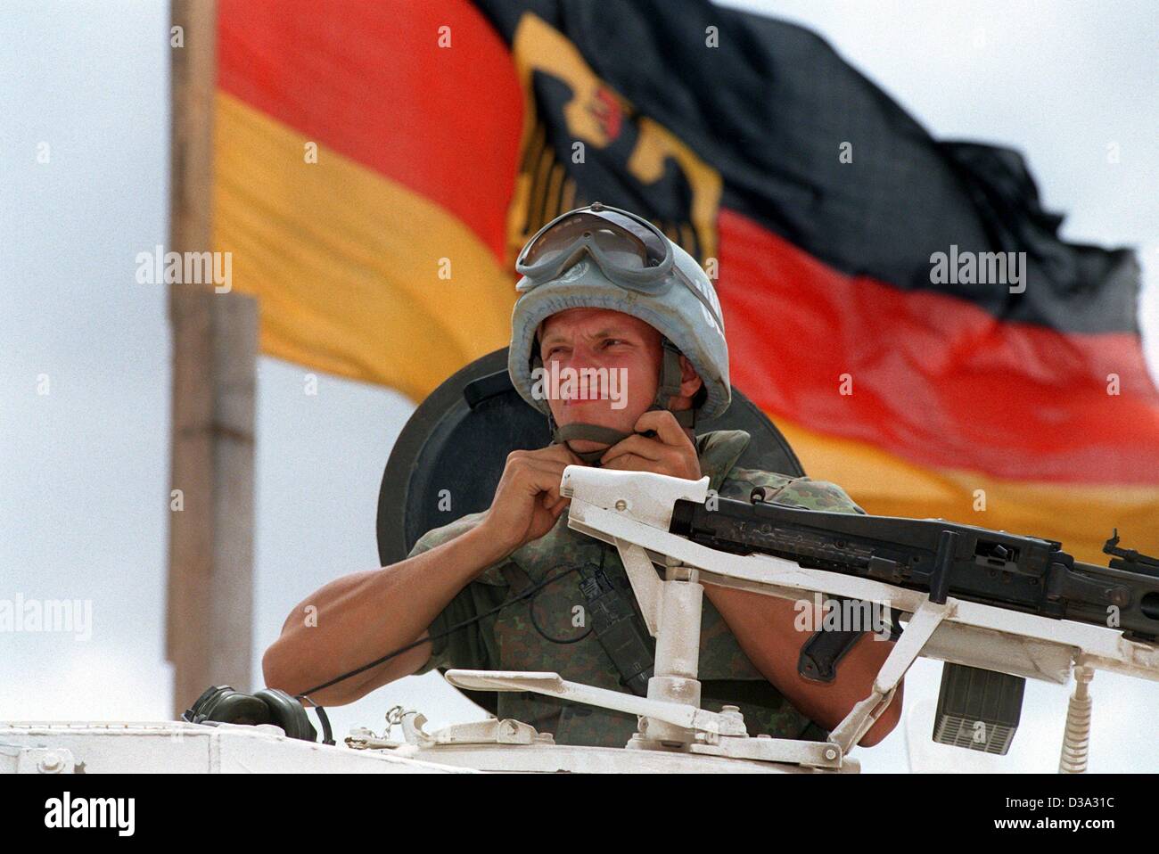 (dpa files) - A German UN soldier sits with a machine gun on a tank called 'Fuchs' at the airport of Mogadishu in Somalia, 16 July 1993. Stock Photo
