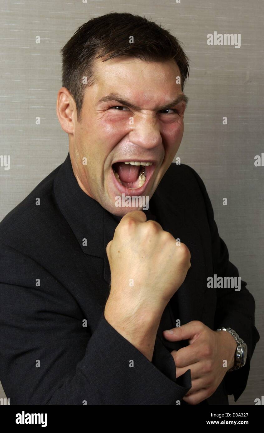 (dpa) - Dariusz Michalczewski, 'Tiger', polish-born German light-heavyweight world champion of the World Boxing Organizaion (WBO) poses in Cologne, 3 July 2002. He collaborates on the TV-soap 'The Klitschko-Clan', which shows the real life of the 'Tiger' and other champions in the German TV-channel  Stock Photo