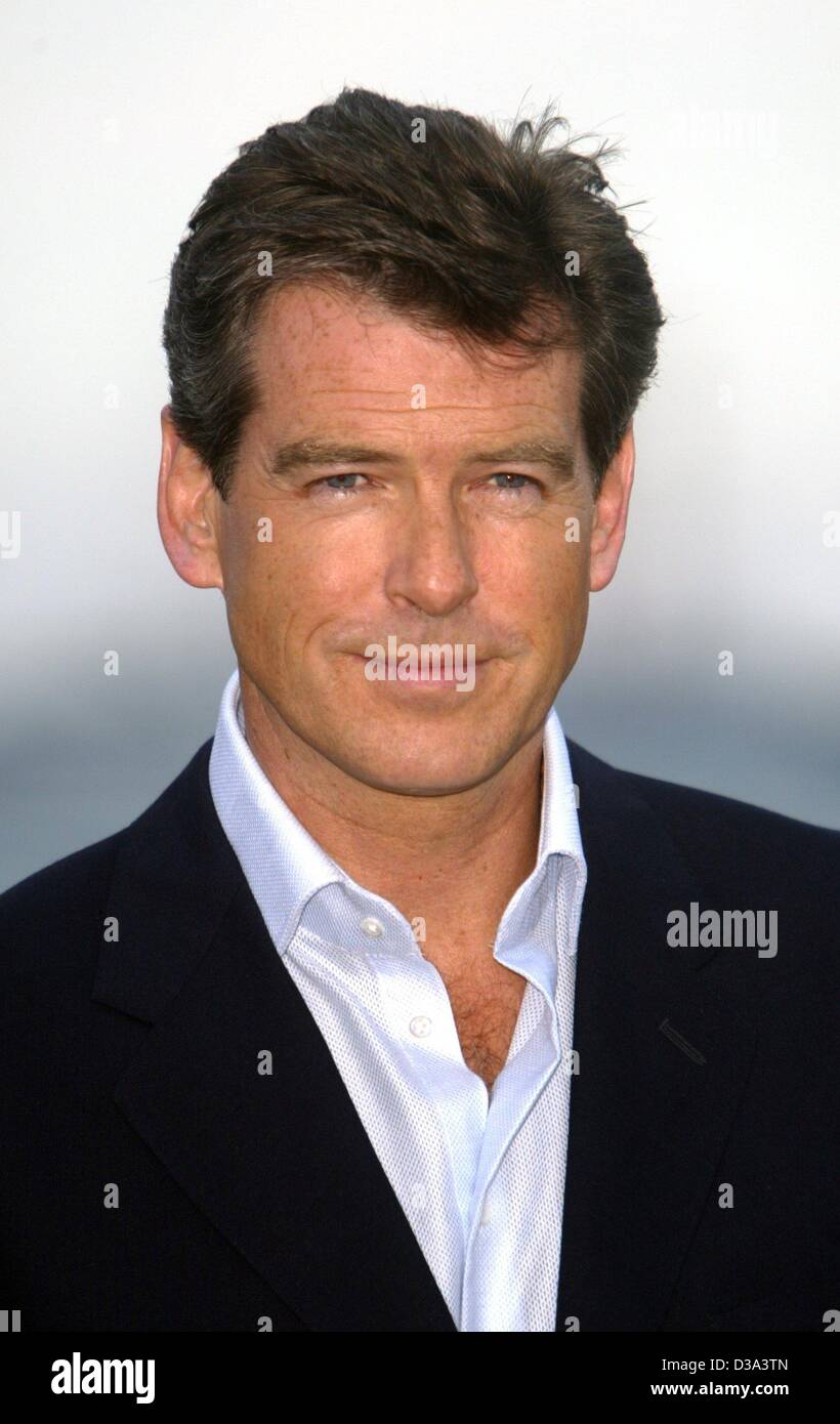 Die another day pierce brosnan 2002 hires stock photography and images