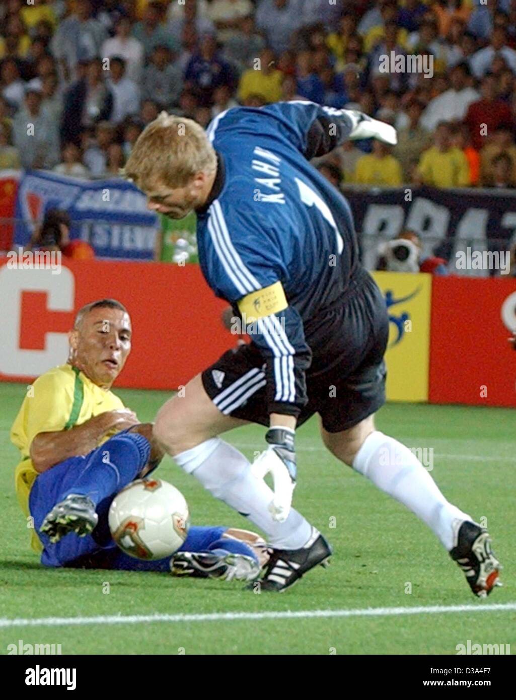(dpa) - German goalkeeper Oliver Kahn (R) saves a ball from Brazlian striker Ronaldo during the FIFA World Cup final opposing Germany and Brazil in Yokohama, Japan, 30 June 2002. The match ended 2:0 for Brazil, both goals scored by Ronaldo, making Brazil a record five-time world champion and Germany Stock Photo