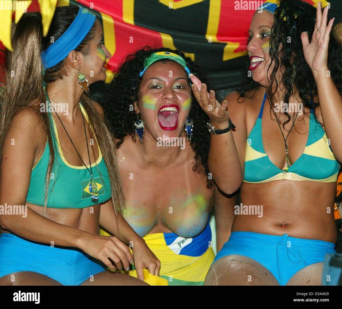 Bikini soccer team Amia miley footjob video