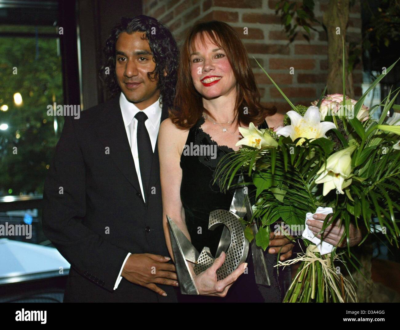 Naveen andrews and barbara hershey hi-res stock photography and