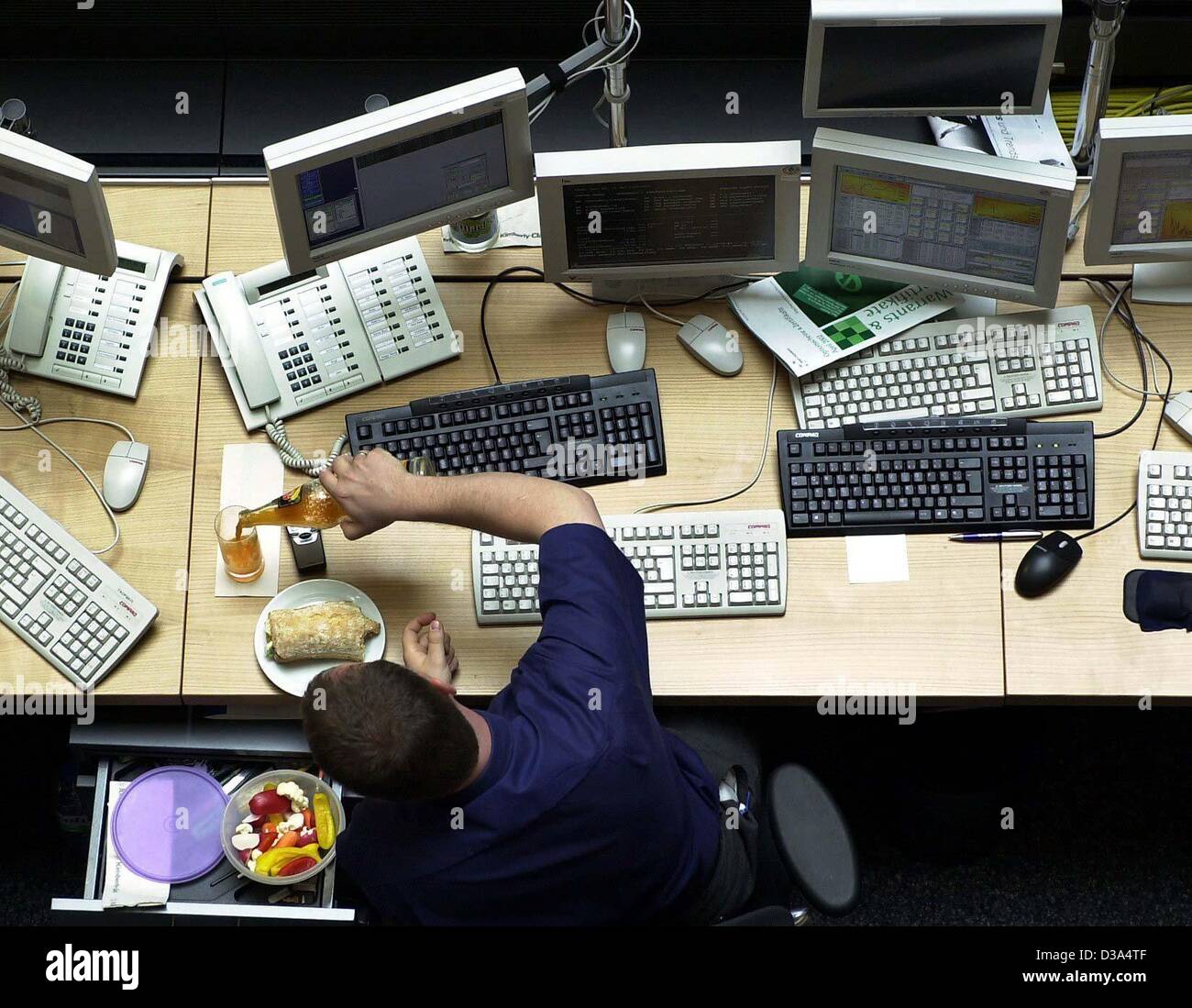 Dpa Bird S Eye View Of The Desk Of A Stock Broker In The New