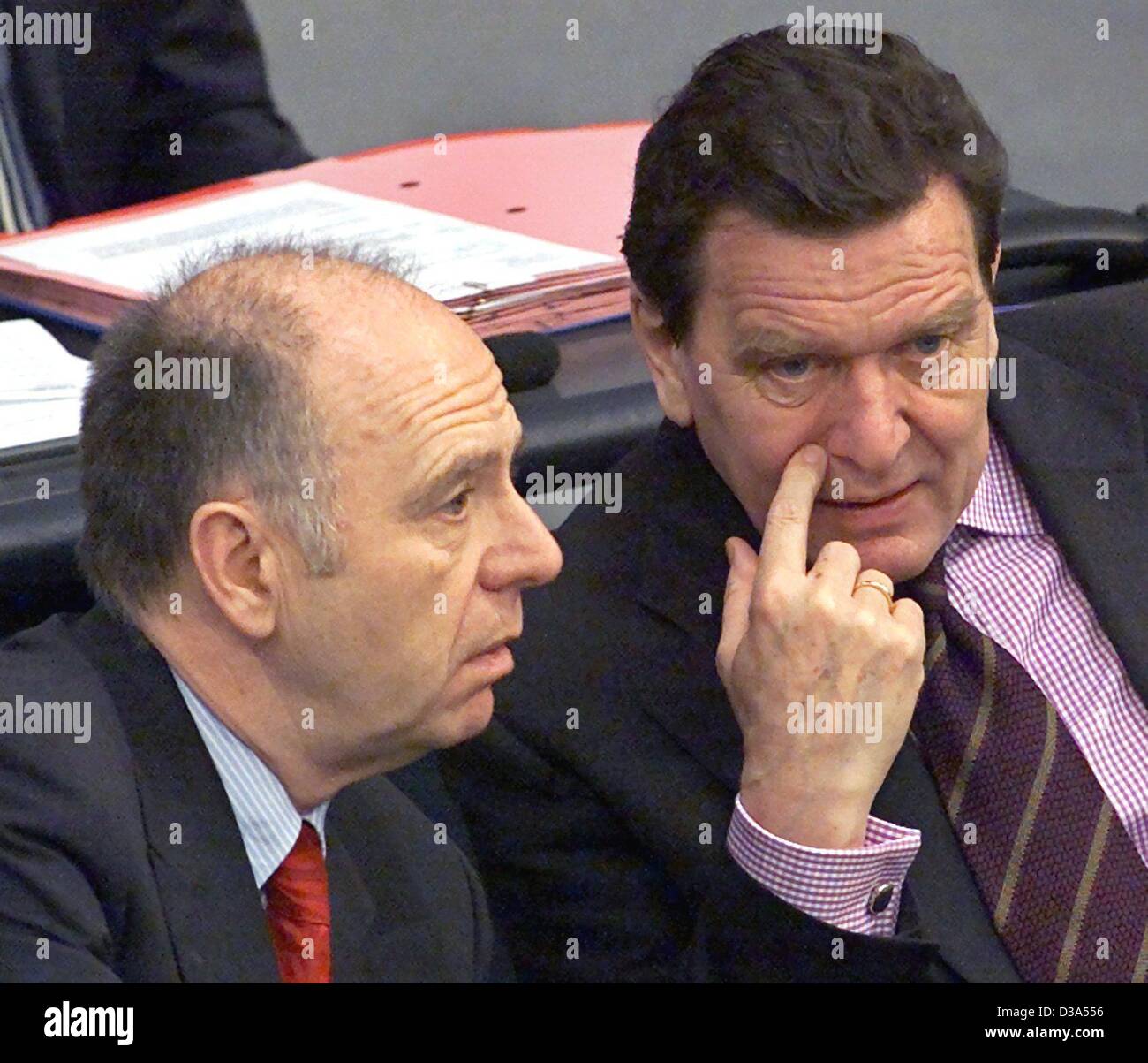 (dpa files) - German Labour Minister Walter Riester (L) and Chancellor Gerhard Schroeder have a serious conversation as they sit next to each other in German parliament, the 'Bundestag', in Berlin, 5 April 2001. Stock Photo