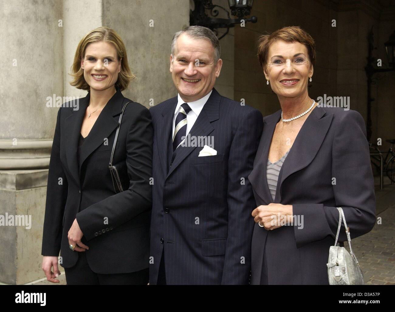 (dpa) - The German publisher Heinrich Bauer, his wife Gudrun and their daughter Miriam arrive to the 'Goldene Feder' (golden feather) media award in Hamburg, 24 May 2002. His publishing house, one of the biggest in Germany, honors outstanding achievements in the media with the award. Stock Photo