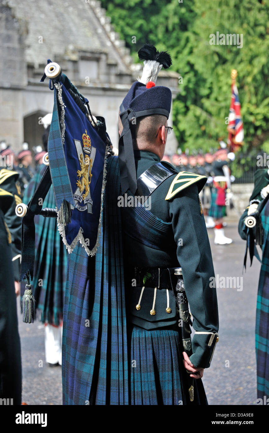 Piper, Band of the Argyll and Sutherland Highlanders. Balmoral, Royal ...