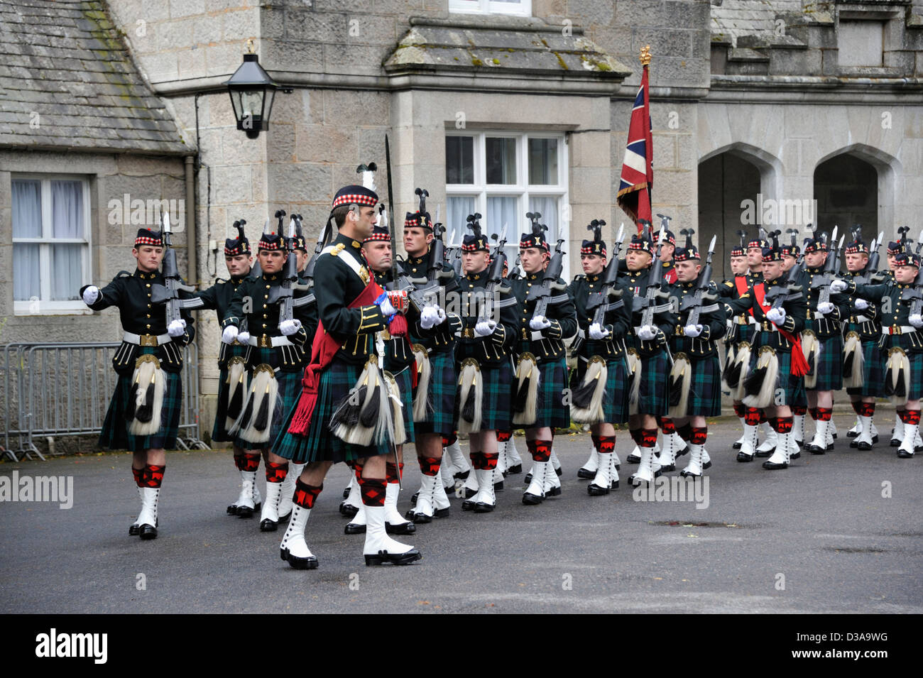 Soldiers of the argyll and sutherland highlanders hi-res stock ...