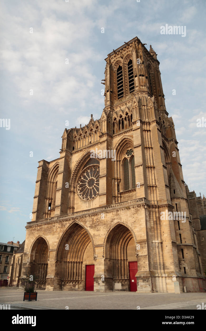 The west facade of the Cathédrale Saint-Gervais Saint-Protais (Soissons Cathedral), in Soissons, Aisne, France. Stock Photo
