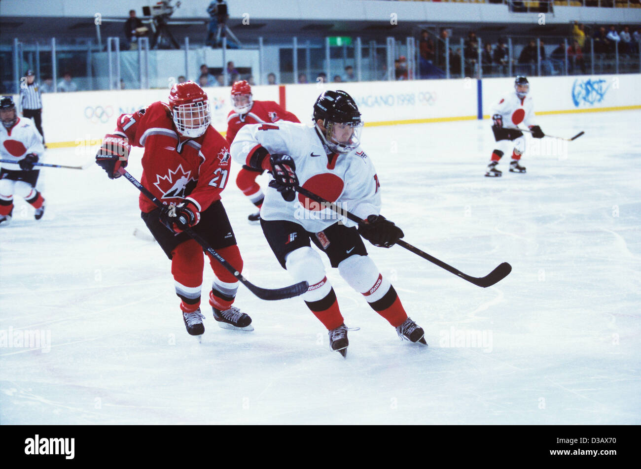 (R-L) Yukari Ono (JPN), Judy Diduck (CAN), FEBRUARY 8, 1998 - Ice Hockey : Nagano 1998 Olympic Winter Games, Women's preliminary round match between Canada 13-0 Japan at Aqua Wing in Nagano, Japan. (Photo by Norio Takazawa/AFLO SPORT) Stock Photo