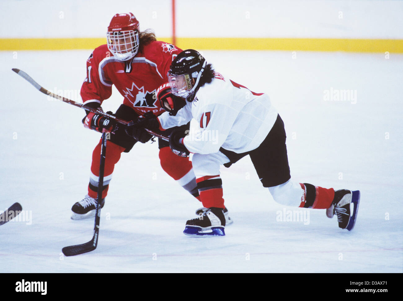 (R-L) Miharu Araki (JPN), Judy Diduck (CAN), FEBRUARY 8, 1998 - Ice Hockey : Nagano 1998 Olympic Winter Games, Women's preliminary round match between Canada 13-0 Japan at Aqua Wing in Nagano, Japan. (Photo by Norio Takazawa/AFLO SPORT) Stock Photo