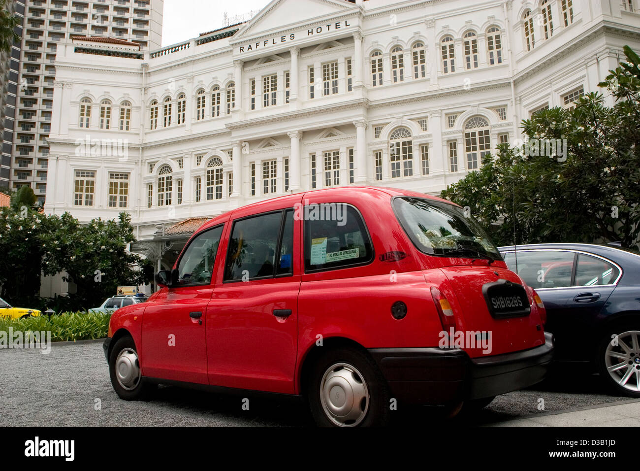 Singapore, London Taxi at Raffles Hotel Stock Photo
