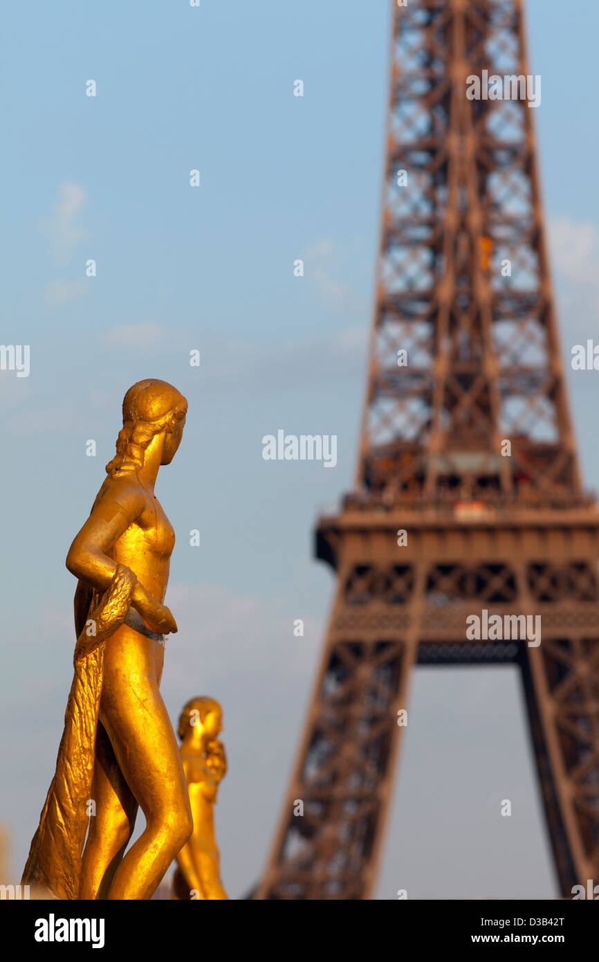 France, Paris, Eiffel tower with gold statues at the Palais De Chaillot. Stock Photo