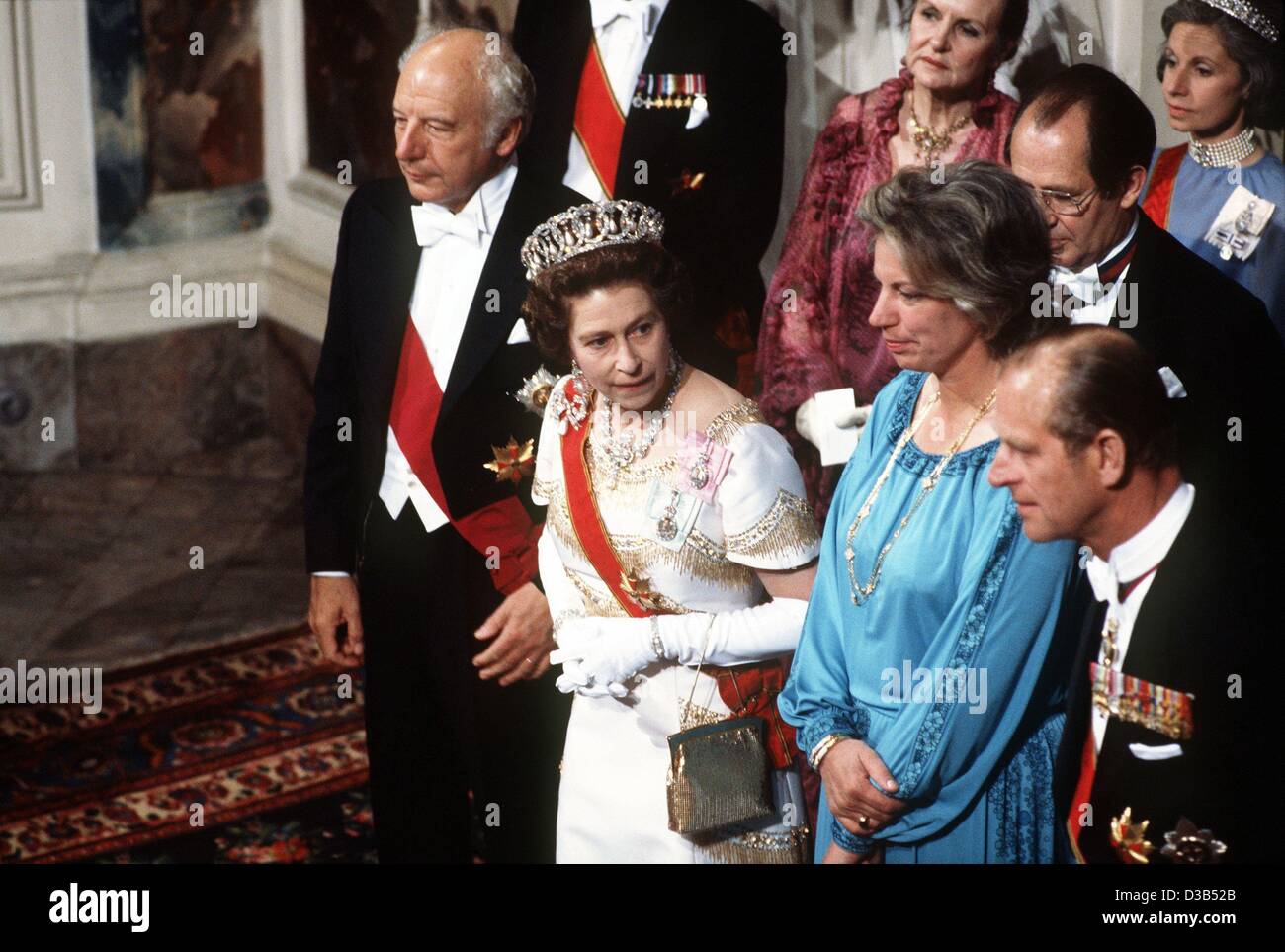 (dpa files) - German President Walter Scheel (L), Queen Elizabeth II of Great Britain (C left), Mildred Scheel (C right) and Prince Philip (R) arrive for a reception to Augustusburg Castle near Bonn, West Germany, June 1978. The Queen and her husband paid a state visit to the Federal Republic of Ger Stock Photo