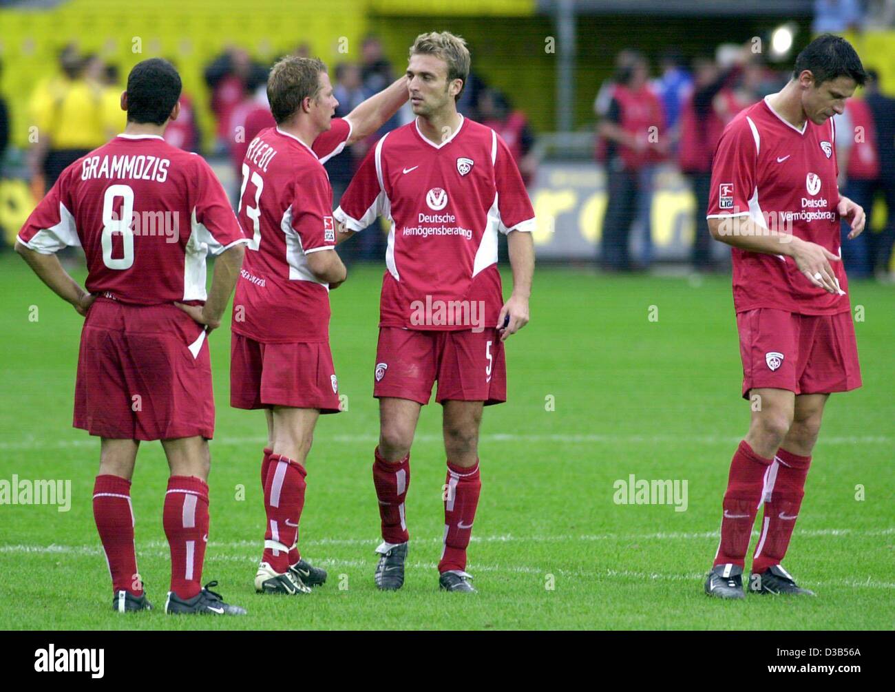 (dpa) - Kaiserslautern's players (L-R:) Dimitros Grammozis from Greece, Thomas Riedl, Thomas Hengen and Alexander Knavs from Slovenia stand on the soccer pitch after the Bundesliga match against 1860 Munich ended in a goalless tie, in Kaiserslautern, Germany, 21 September 2002. Stock Photo