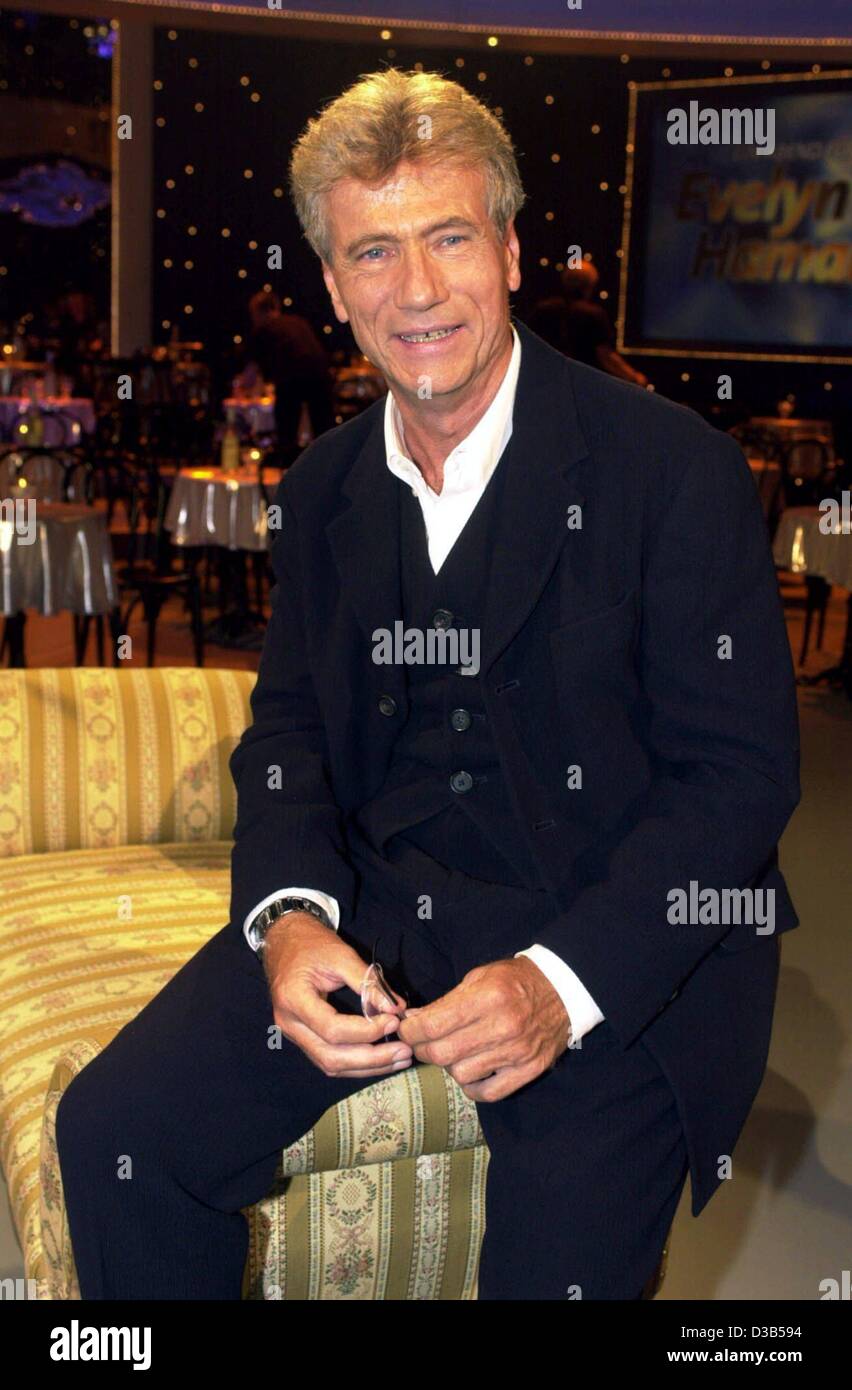 (dpa) - German actor Juergen Prochnow poses ahead of a colleague's birthday gala in Hamburg, 27 July 2002. Prochnow studied acting in Essen and after several small theater and T.V. roles made his big break in the 1981 German movie 'Das Boot' (The Boat). Prochnow is one of the few German actors who h Stock Photo