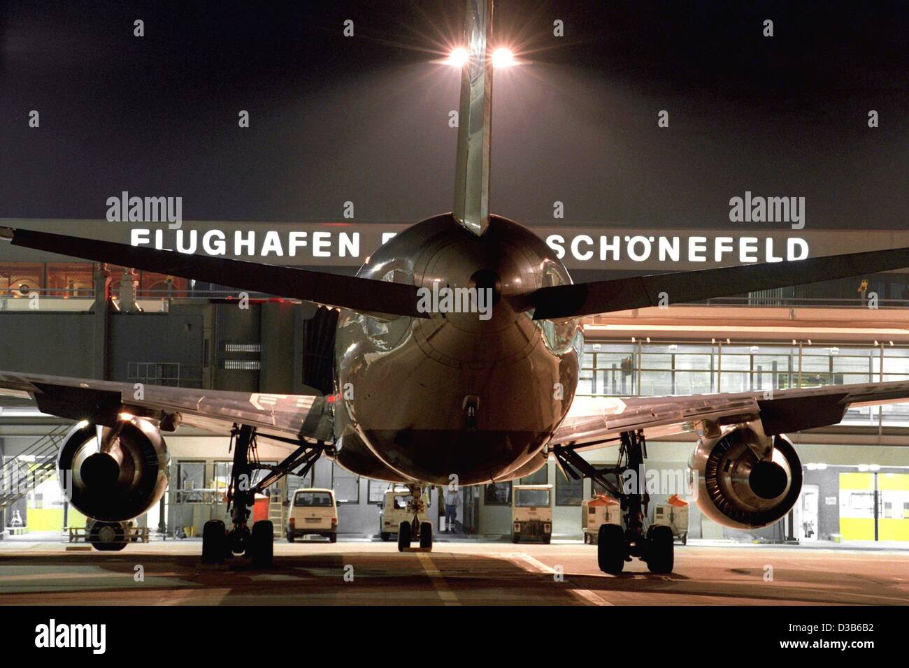 (dpa) The airfield of Schoenefeld airport in Berlin, Germany