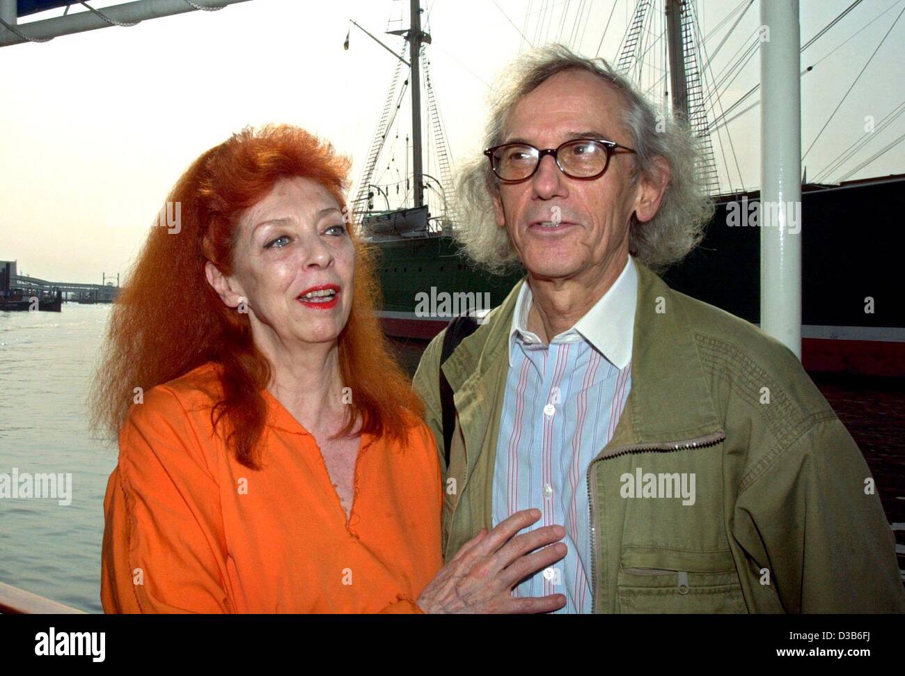 (dpa) - Artist couple Christo and Jeanne-Claude take a tour around the port in Hamburg, 26 August 2002. The artists came to Hamburg to present their latest projects. Stock Photo
